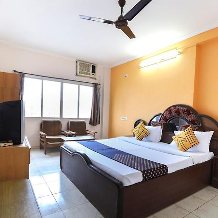 SPOT ON 66822 Hotel Shyam Inn Halol Bagian luar foto
