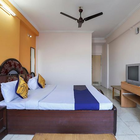 SPOT ON 66822 Hotel Shyam Inn Halol Bagian luar foto