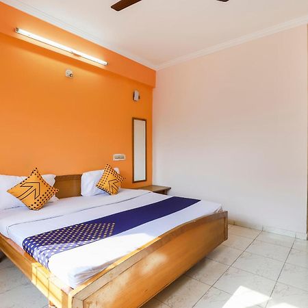 SPOT ON 66822 Hotel Shyam Inn Halol Bagian luar foto