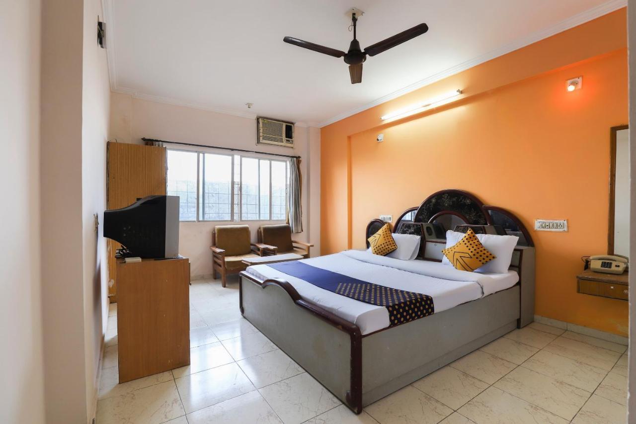 SPOT ON 66822 Hotel Shyam Inn Halol Bagian luar foto