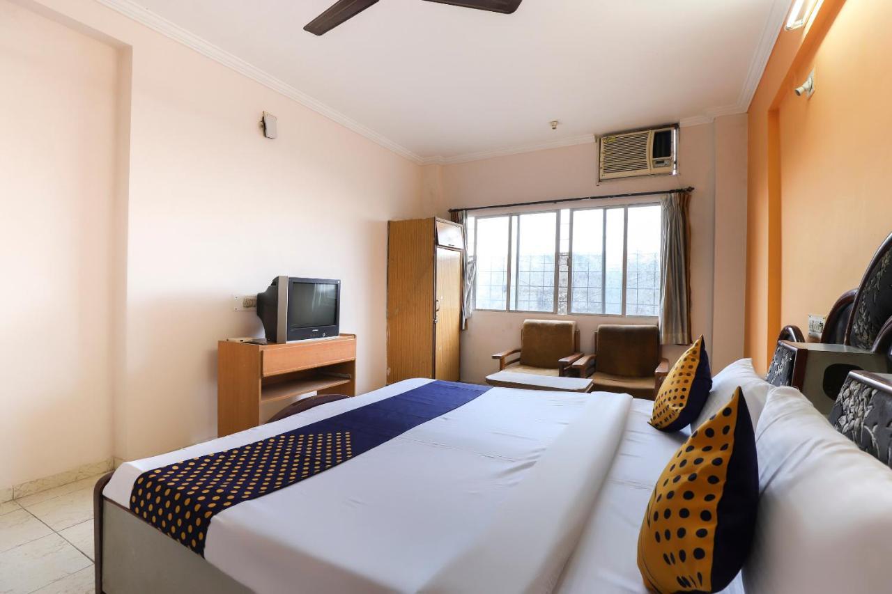 SPOT ON 66822 Hotel Shyam Inn Halol Bagian luar foto