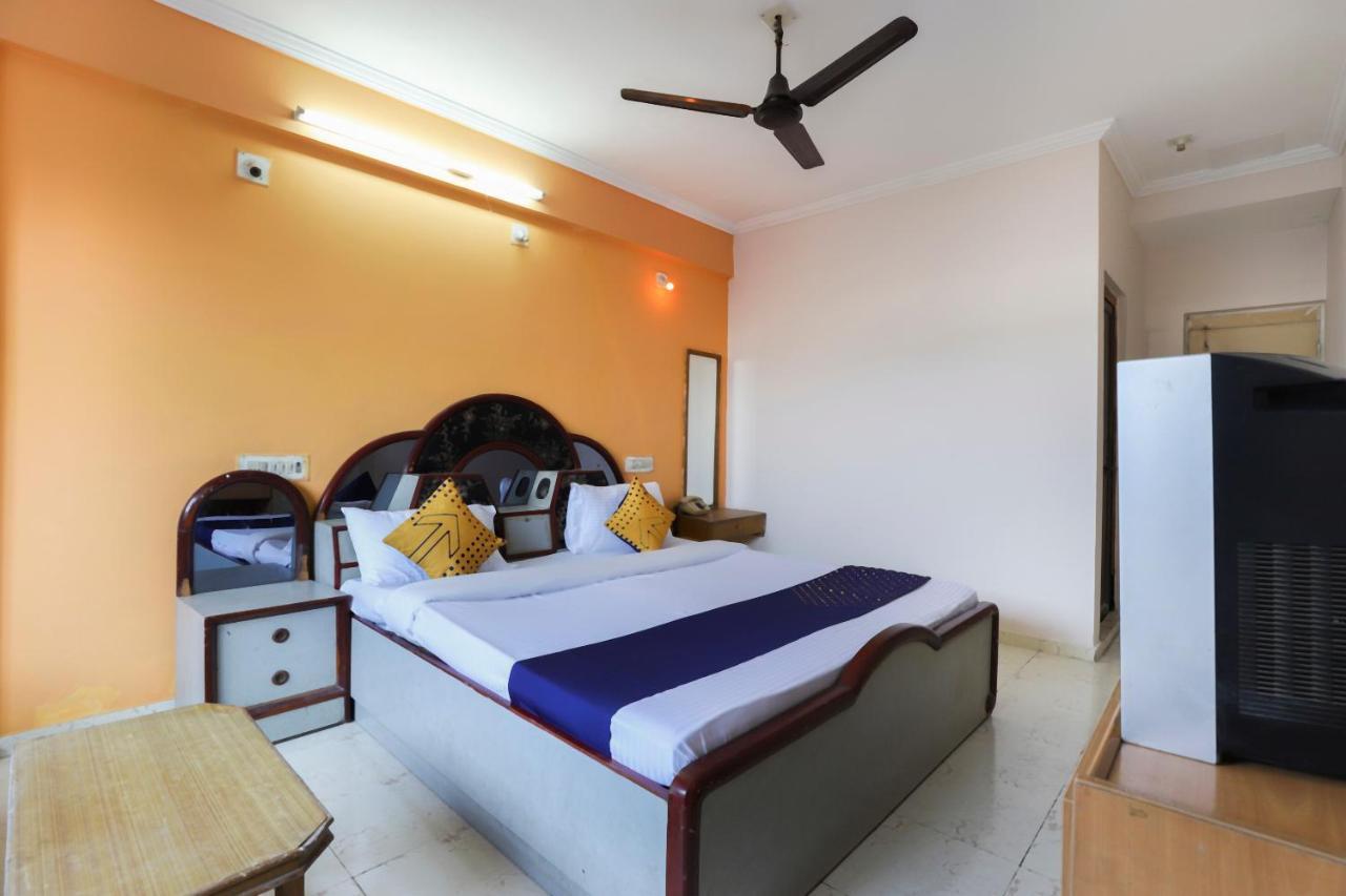 SPOT ON 66822 Hotel Shyam Inn Halol Bagian luar foto