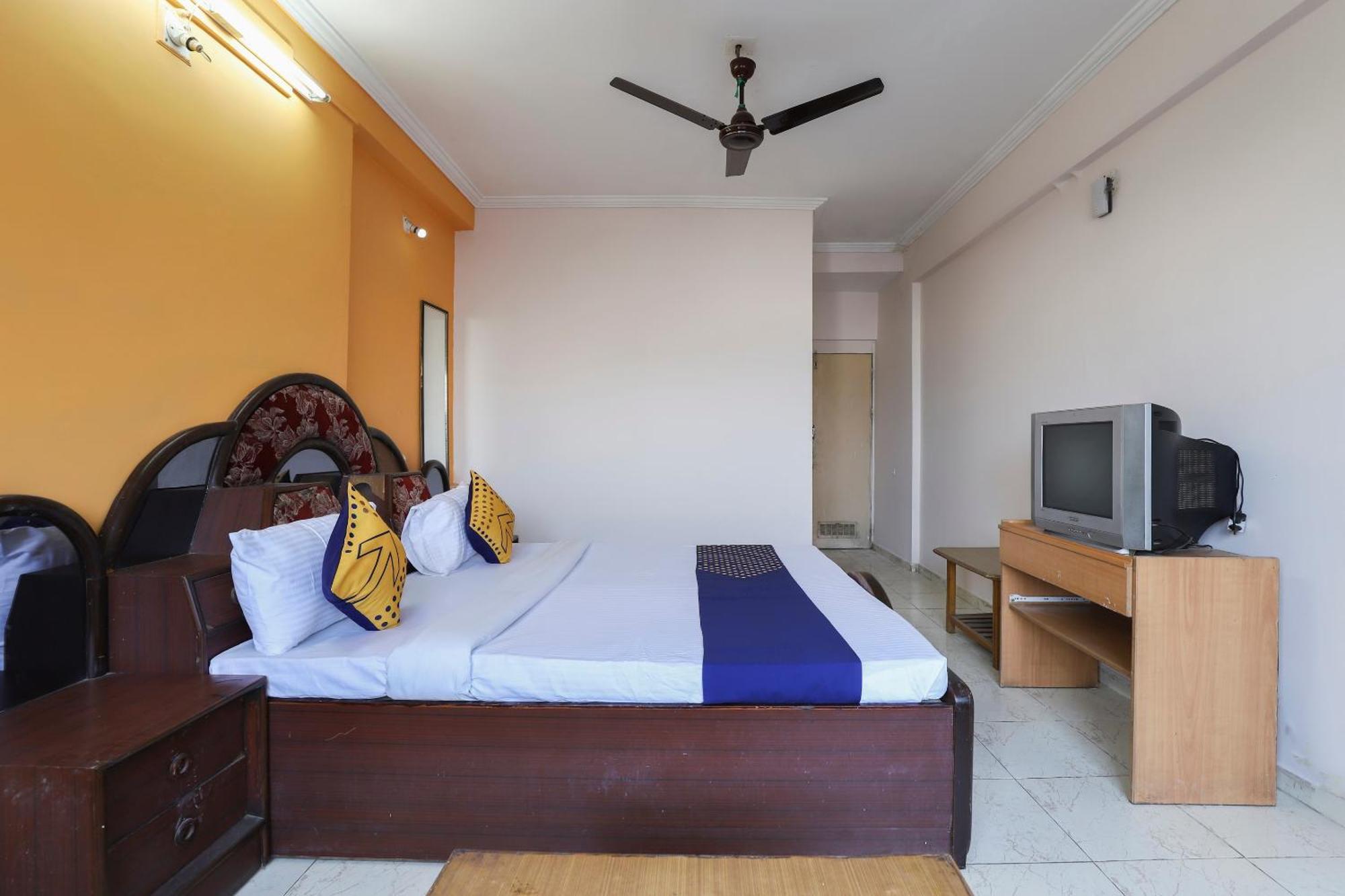 SPOT ON 66822 Hotel Shyam Inn Halol Bagian luar foto