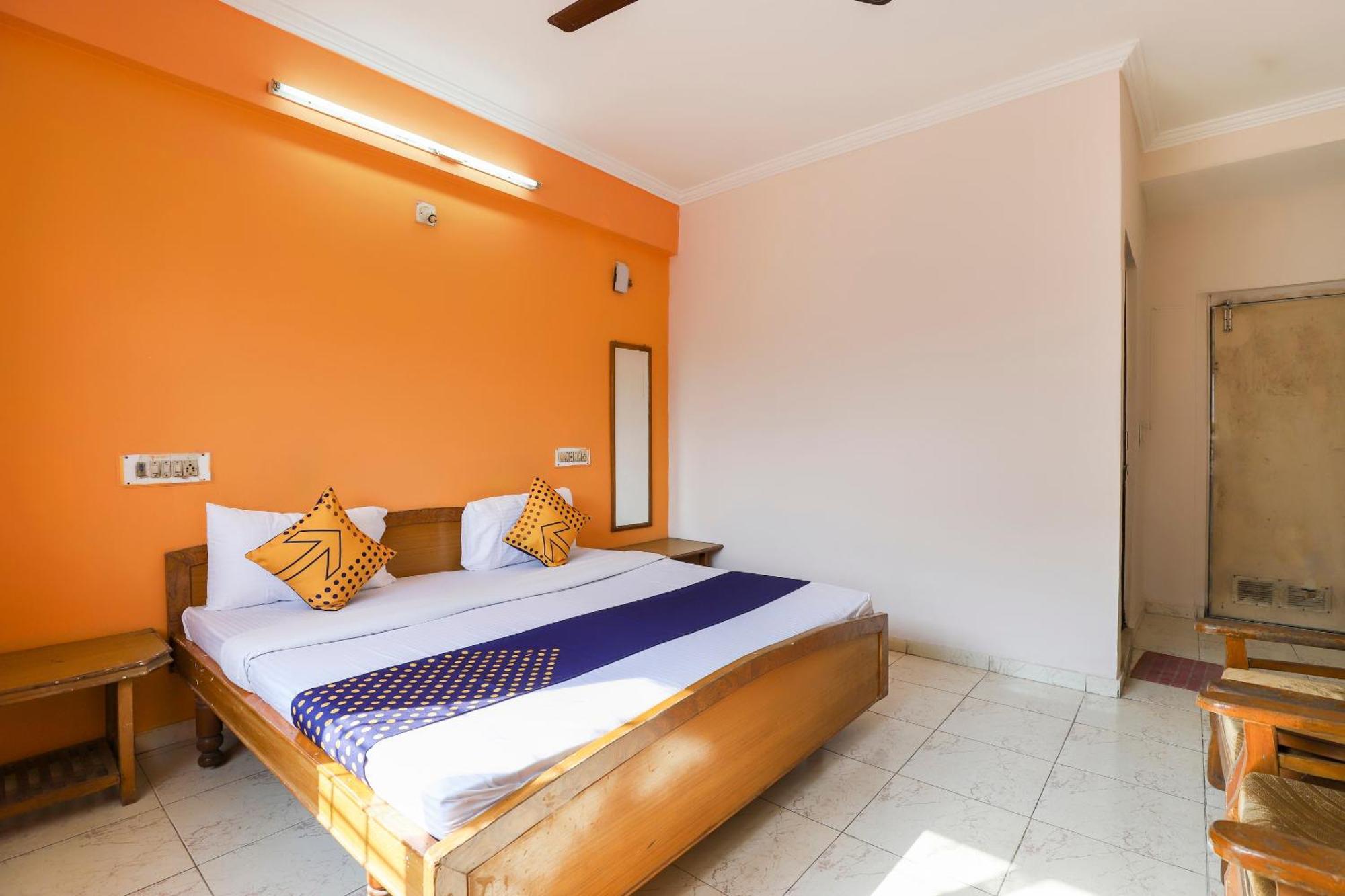 SPOT ON 66822 Hotel Shyam Inn Halol Bagian luar foto