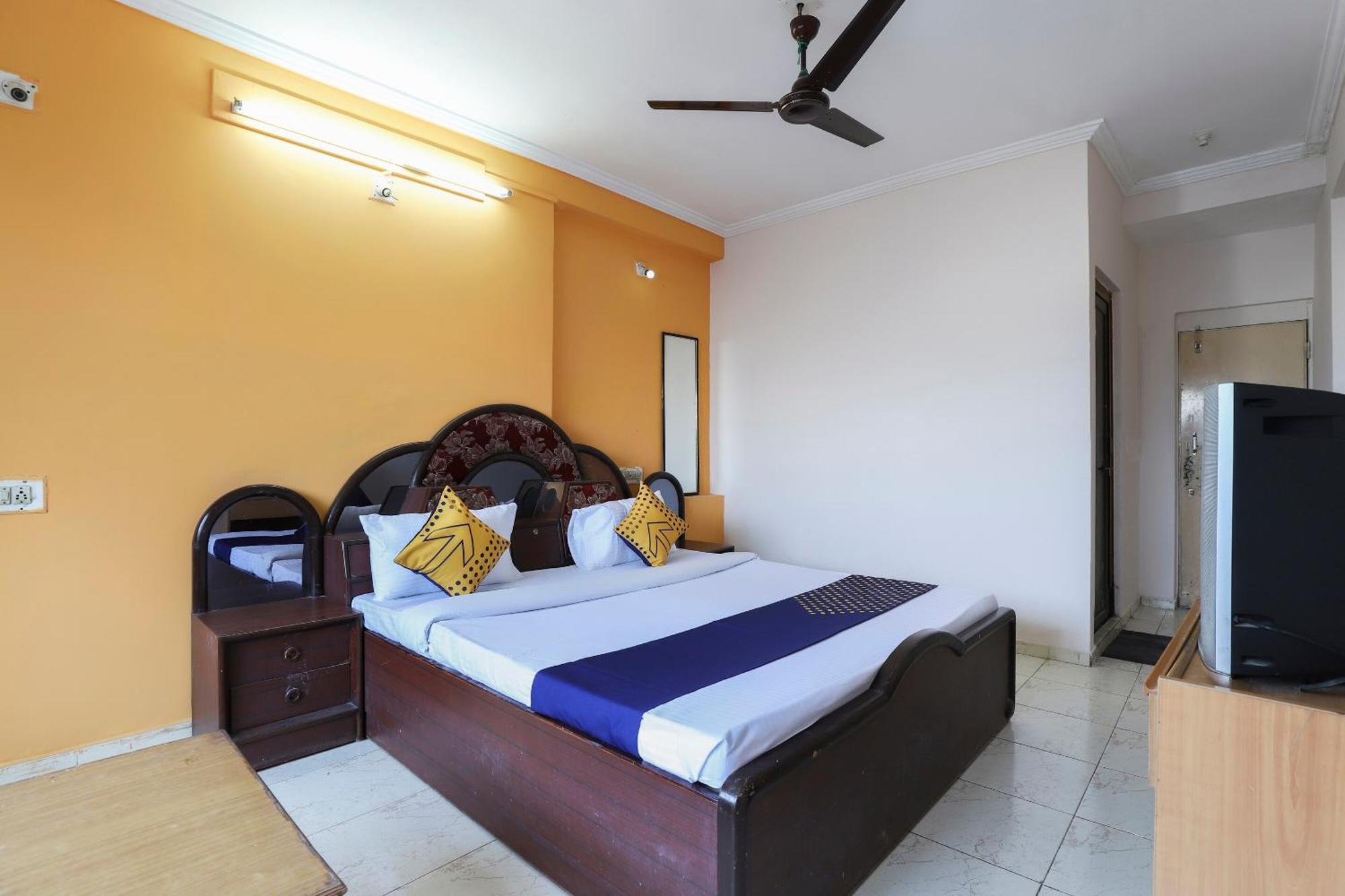 SPOT ON 66822 Hotel Shyam Inn Halol Bagian luar foto