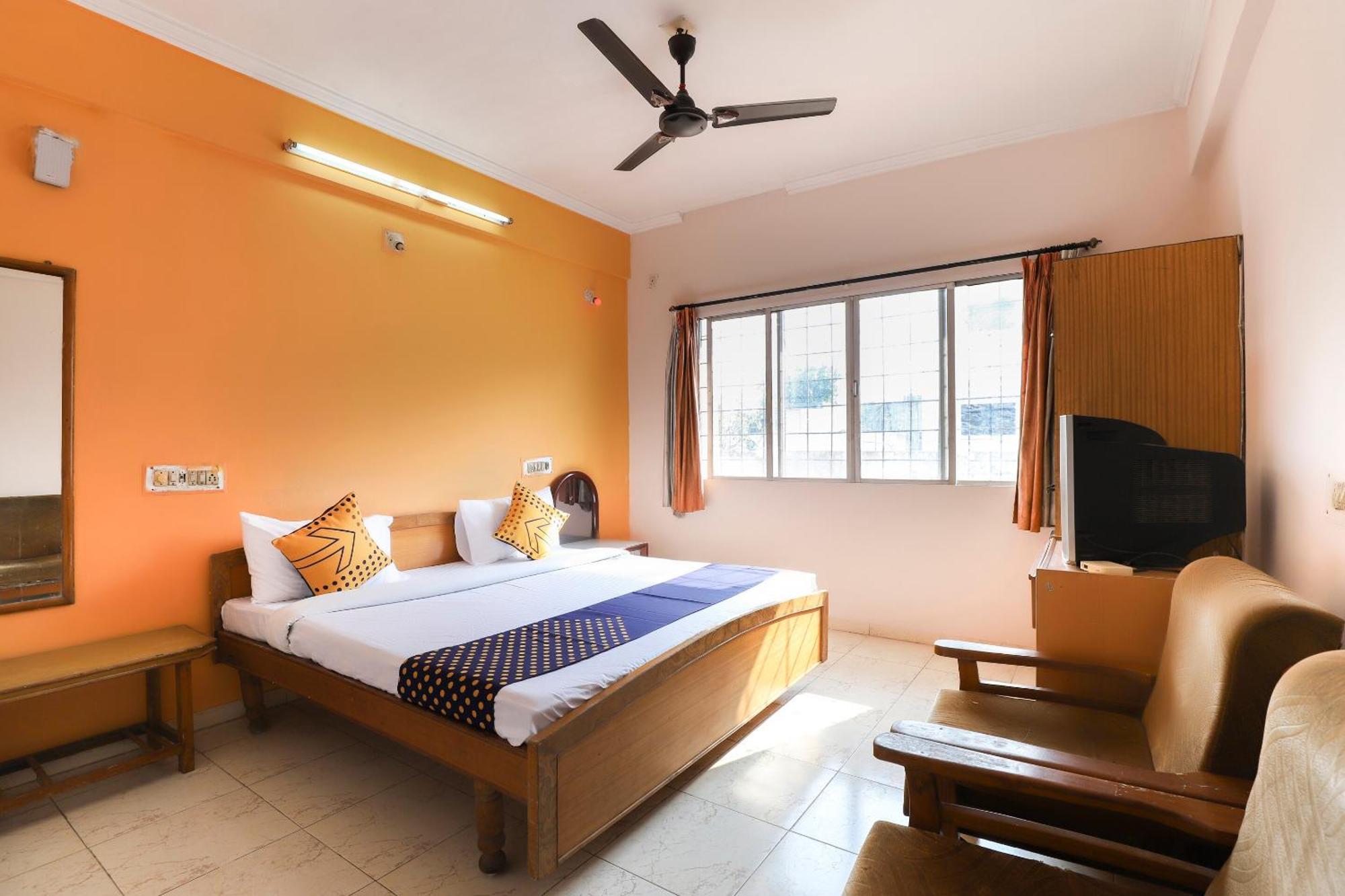 SPOT ON 66822 Hotel Shyam Inn Halol Bagian luar foto