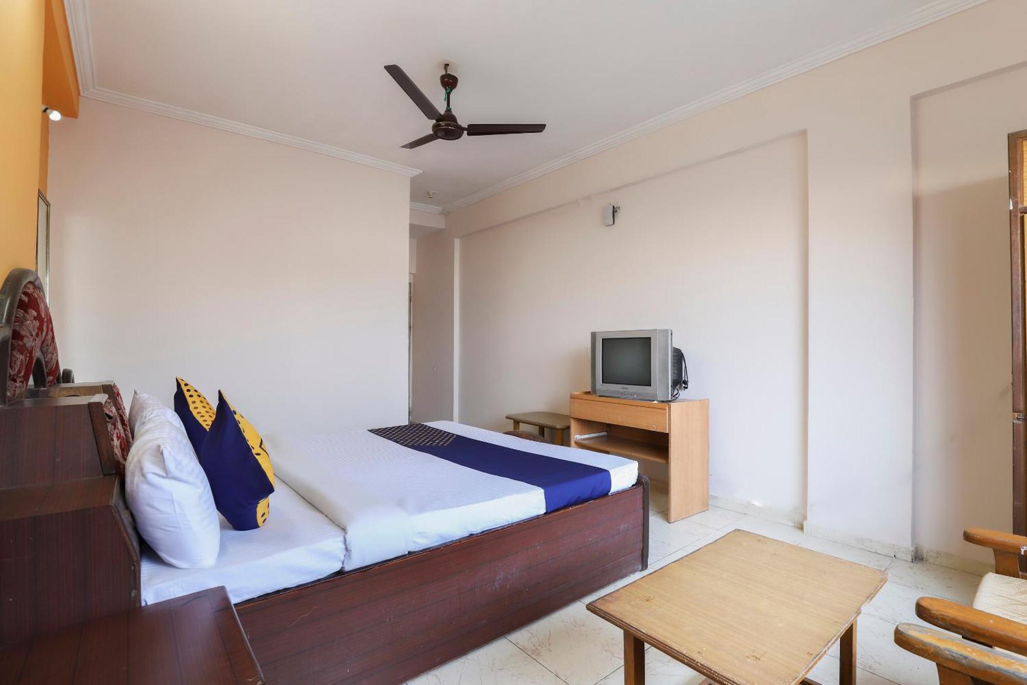 SPOT ON 66822 Hotel Shyam Inn Halol Bagian luar foto