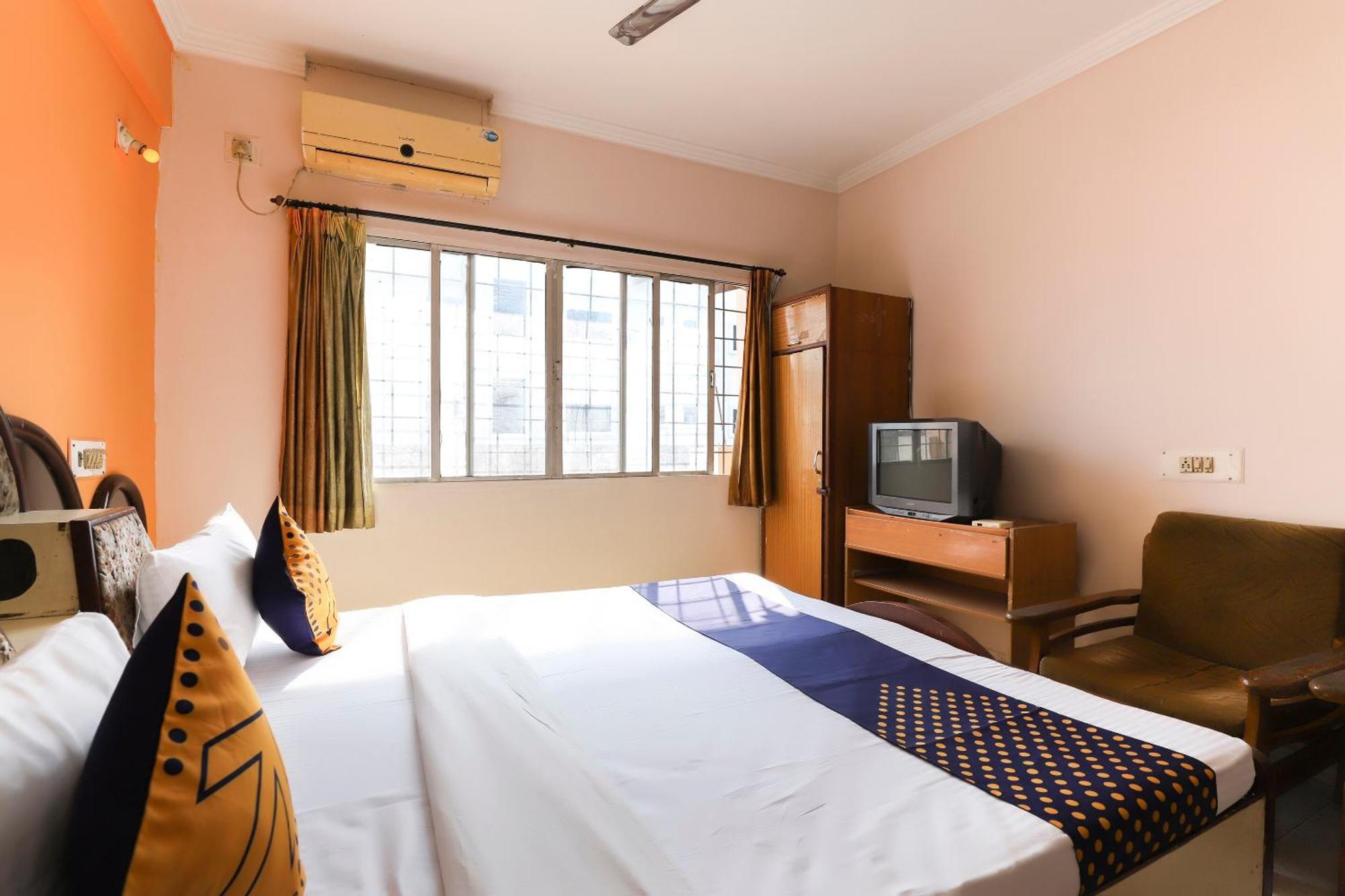 SPOT ON 66822 Hotel Shyam Inn Halol Bagian luar foto