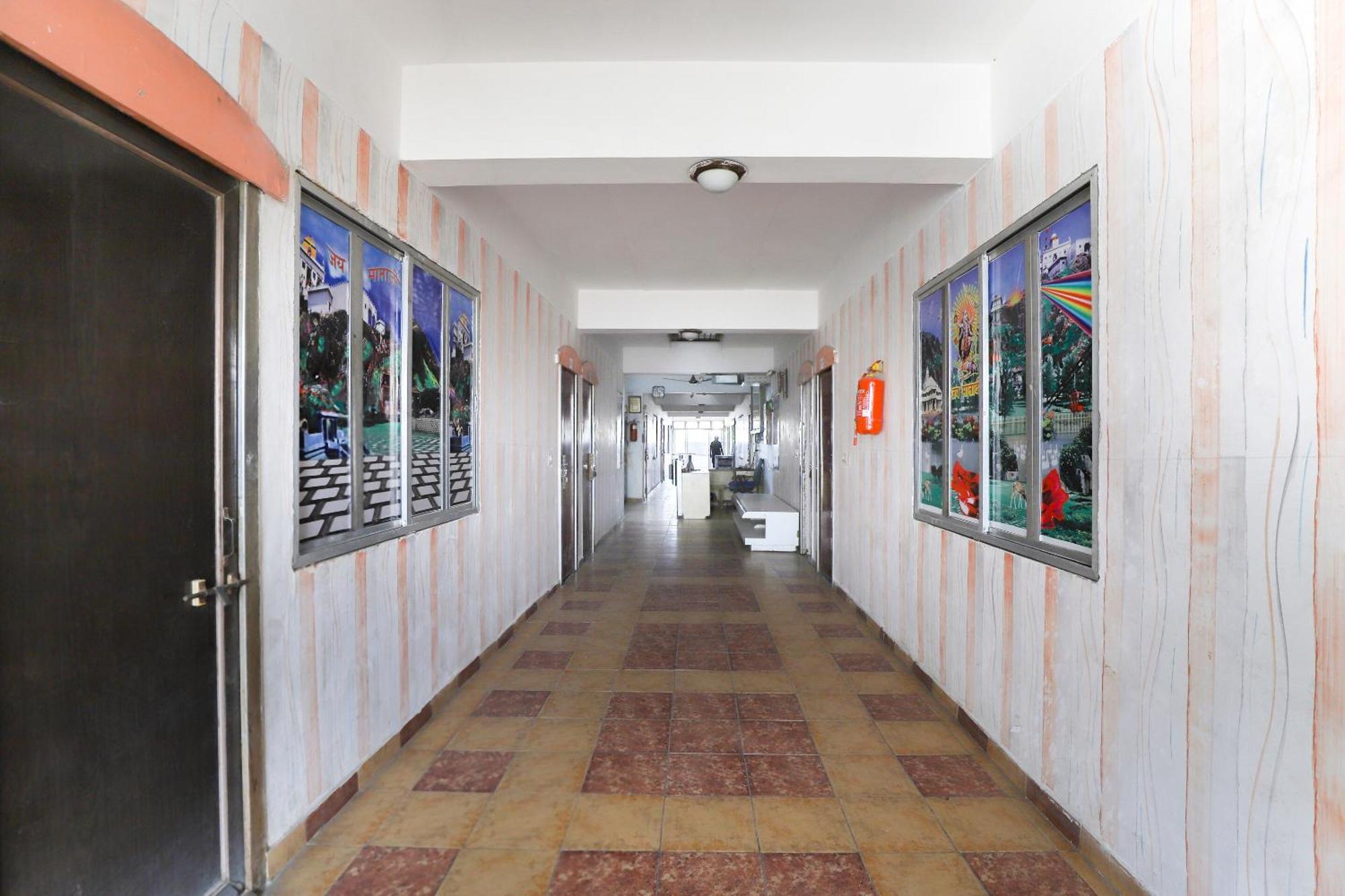 SPOT ON 66822 Hotel Shyam Inn Halol Bagian luar foto