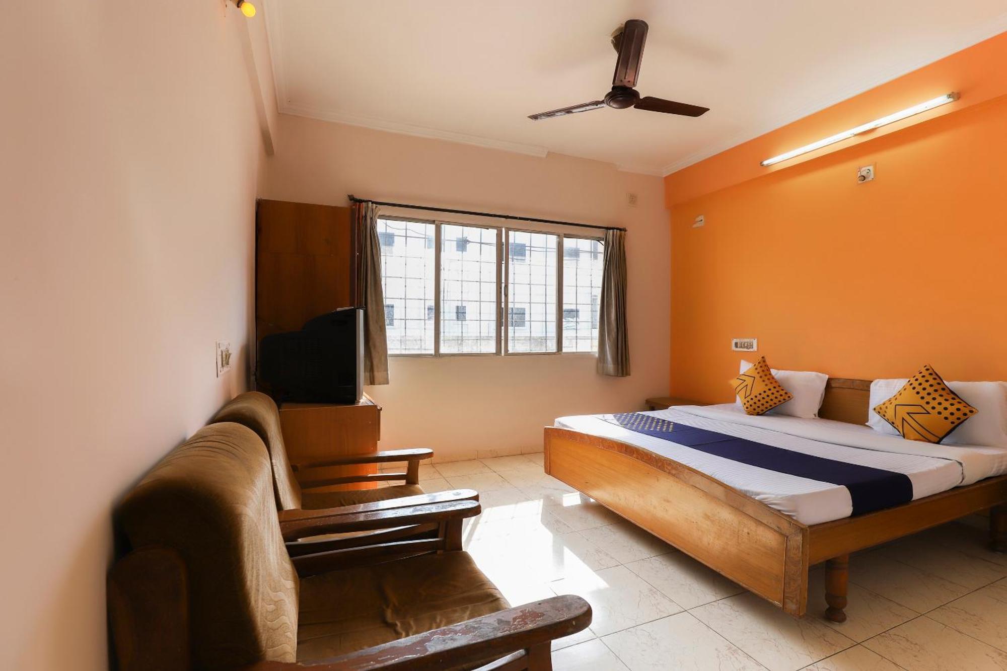 SPOT ON 66822 Hotel Shyam Inn Halol Bagian luar foto