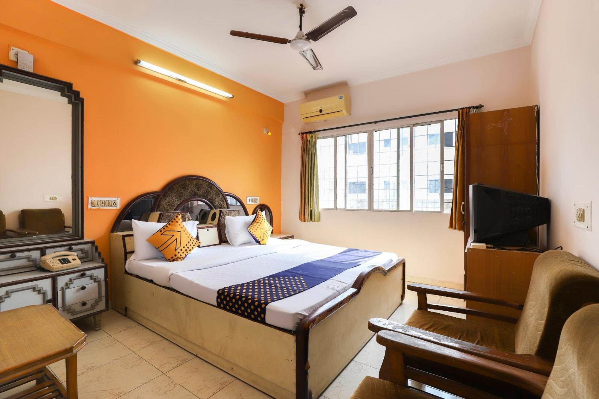 SPOT ON 66822 Hotel Shyam Inn Halol Bagian luar foto